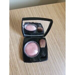 Chanel Paris Joues Contraste Powder Blush in "Rose Petale"
